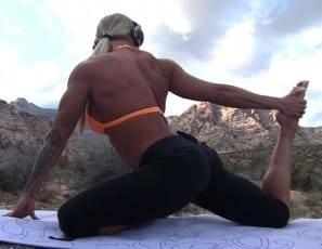 Tattooed Larissa Reis runs on a beautiful mountain road, then stretches her flexible body by the roadside, working her pecs, legs, glutes, calves, biceps and abs. That's quite the mountain high, and what a beautiful view! (No passing drivers were injured in the making of this video, except for a few sprained necks.)
