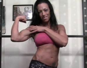 Female bodybuilder Willa likes to work out naked, but first she'll pose to give you a guided tour of her body: big, vascular biceps, ripped abs, sexy pecs, muscular glutes, legs and calves – and a glimpse of her pretty pussy. Like the tour?