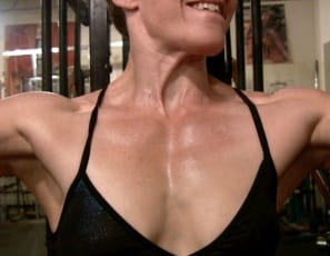 Competitive mixed wrestler Veve works out in the SheMuscle® gym, talking you through her routine as she does bench presses and flys and poses to give you a look at her taut pecs and biceps – and her sexy tattoos and panties. Watch her sweat as she gives it her all.